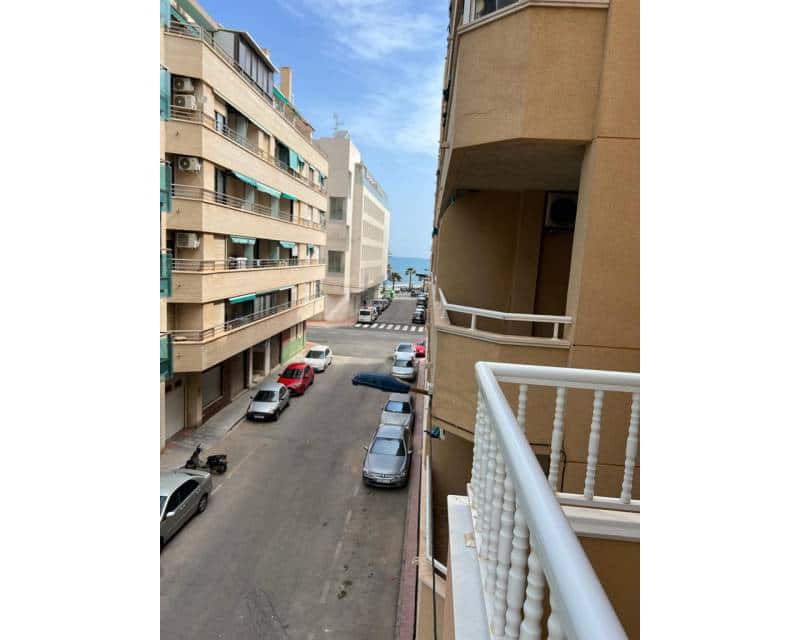 Apartamento de 2 habitaciones en Torrevieja en alquiler - 750 € (Ref: 6466325)
