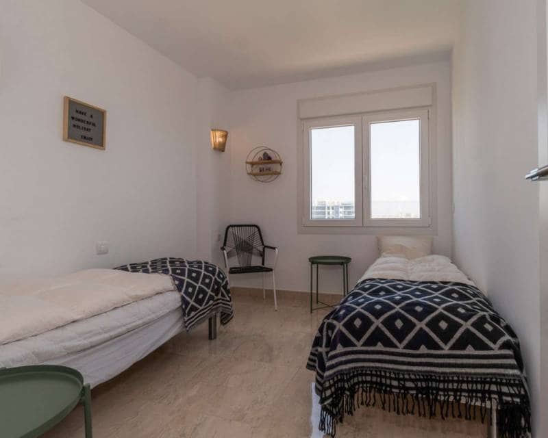 2 sovrum Strandlägenhet att hyra i Orihuela Costa med pool garage - 1 650 € (Ref: 6867187)