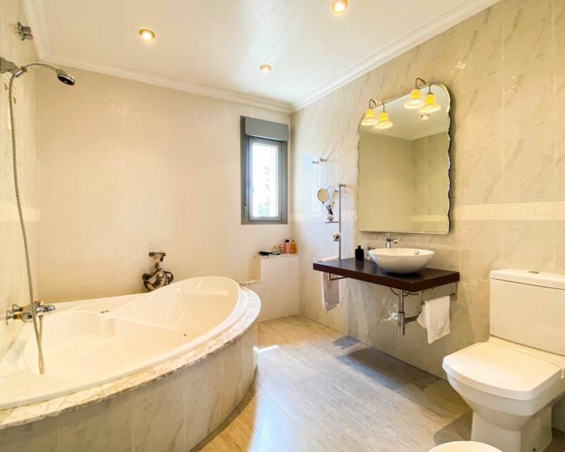 4 soveværelse Villa til salg i Ciudad Quesada med swimmingpool garage - € 840.000 (Ref: 6904379)