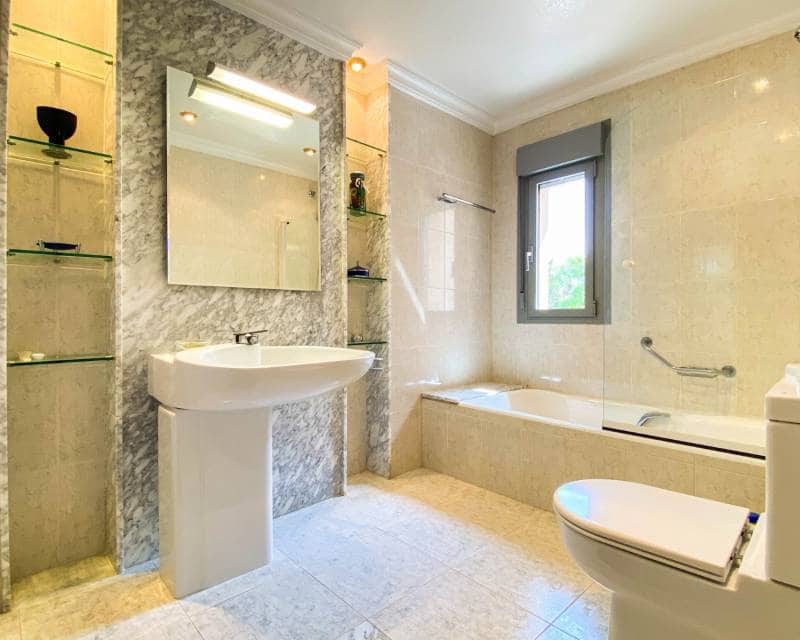 4 soveværelse Villa til salg i Ciudad Quesada med swimmingpool garage - € 840.000 (Ref: 6904379)