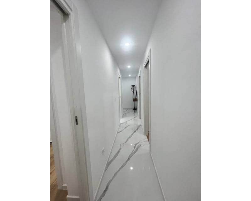 3 slaapkamer Appartement te huur in Torrevieja - € 1.250 (Ref: 6916767)