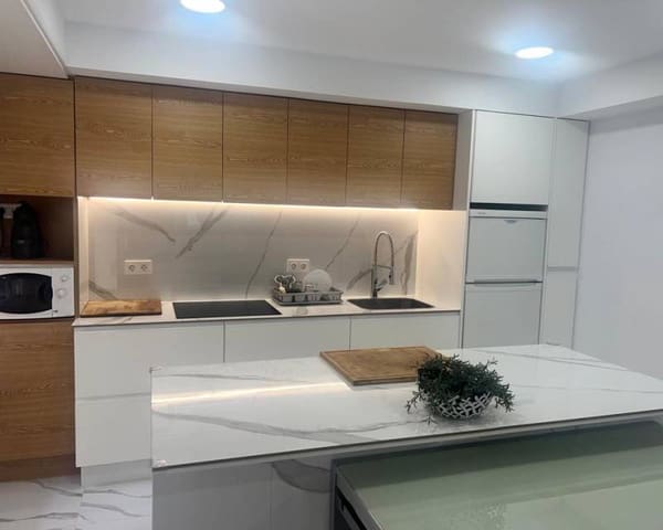 3 slaapkamer Appartement te huur in Playa de los Náufragos, Torrevieja - € 1.250 (Ref: 6916767)