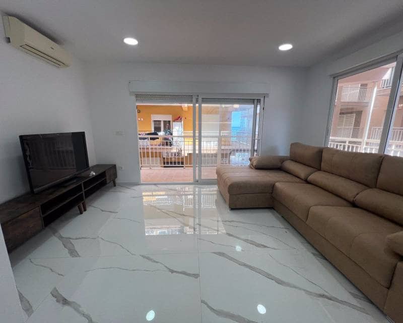 3 slaapkamer Appartement te huur in Torrevieja - € 1.250 (Ref: 6916767)