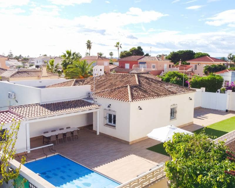 3 bedroom Villa for rent in Torrevieja with pool garage - € 1,800 (Ref: 7283435)