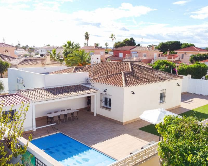 3 bedroom Villa for rent in Torrevieja with pool garage - € 1,800 (Ref: 7283435)