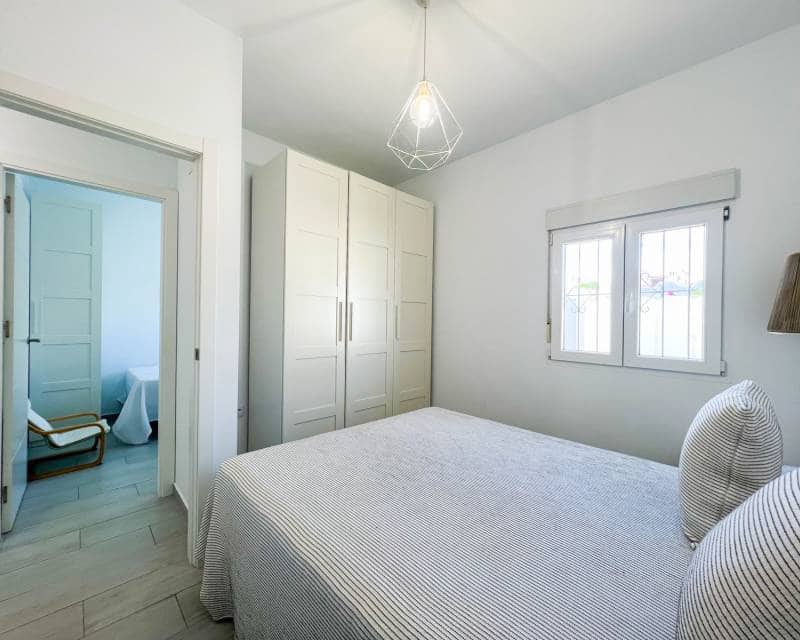 3 bedroom Villa for rent in Torrevieja with pool garage - € 1,800 (Ref: 7283435)
