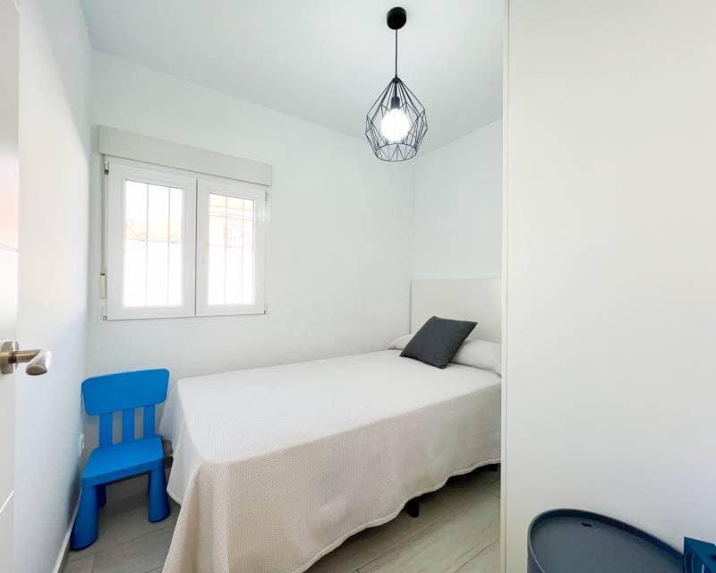 3 bedroom Villa for rent in Torrevieja with pool garage - € 1,800 (Ref: 7283435)