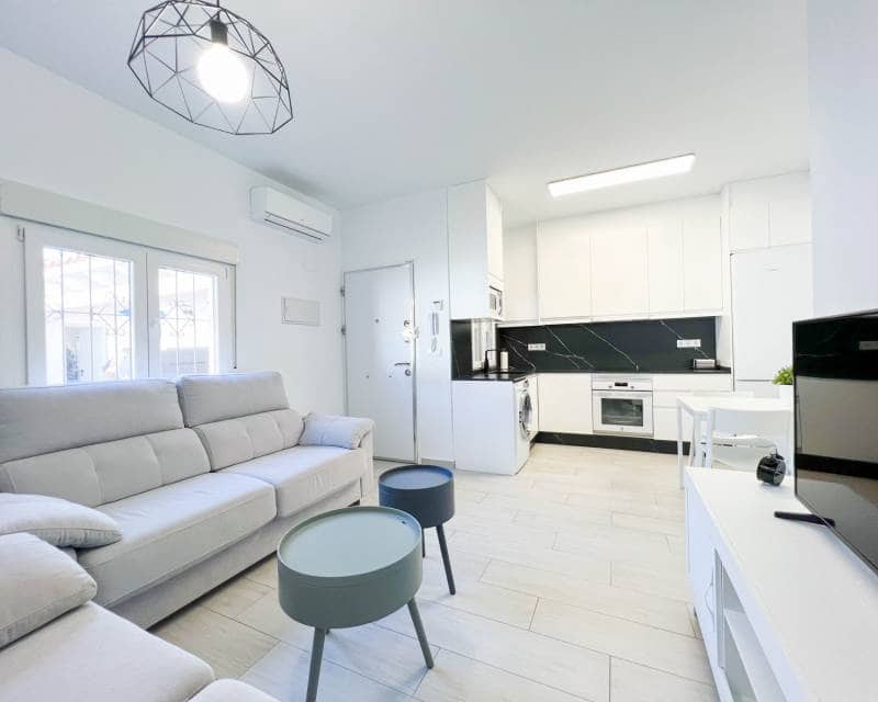 3 bedroom Villa for rent in Torrevieja with pool garage - € 1,800 (Ref: 7283435)