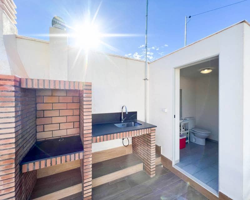 3 bedroom Villa for rent in Torrevieja with pool garage - € 1,800 (Ref: 7283435)