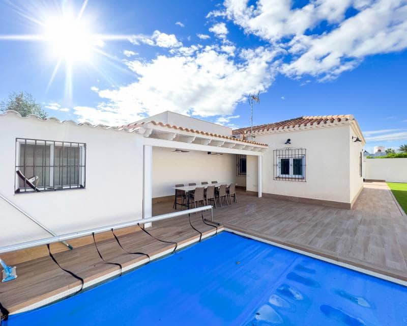3 bedroom Villa for rent in Torrevieja with pool garage - € 1,800 (Ref: 7283435)
