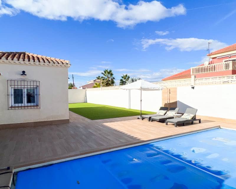 3 bedroom Villa for rent in Torrevieja with pool garage - € 1,800 (Ref: 7283435)