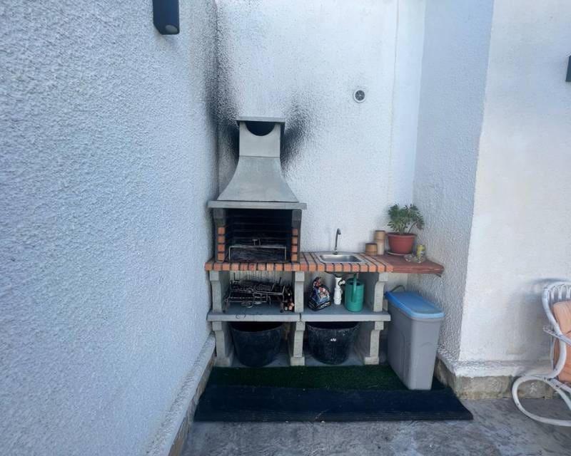 3 soveværelse Villa til leje i Torrevieja med swimmingpool garage - € 2.000 (Ref: 7587269)