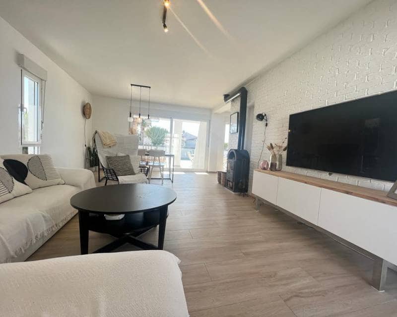 3 soveværelse Villa til leje i Torrevieja med swimmingpool garage - € 2.000 (Ref: 7587269)