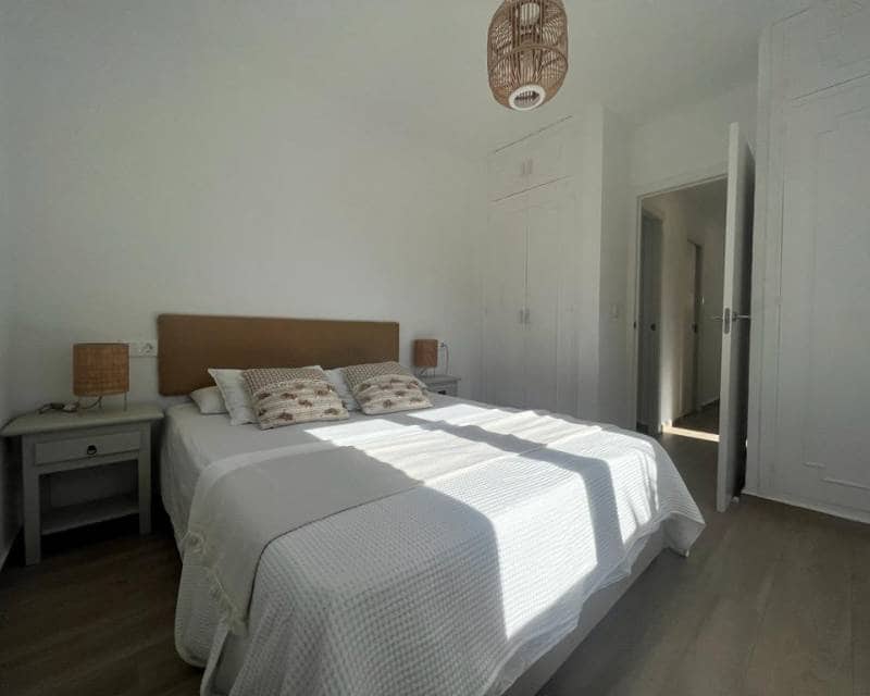 3 soveværelse Villa til leje i Torrevieja med swimmingpool garage - € 2.000 (Ref: 7587269)