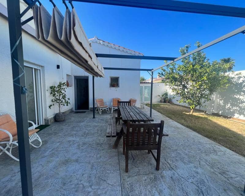 3 soveværelse Villa til leje i Torrevieja med swimmingpool garage - € 2.000 (Ref: 7587269)