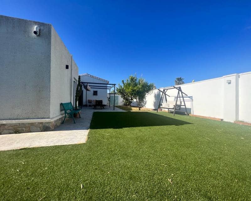 3 soveværelse Villa til leje i Torrevieja med swimmingpool garage - € 2.000 (Ref: 7587269)
