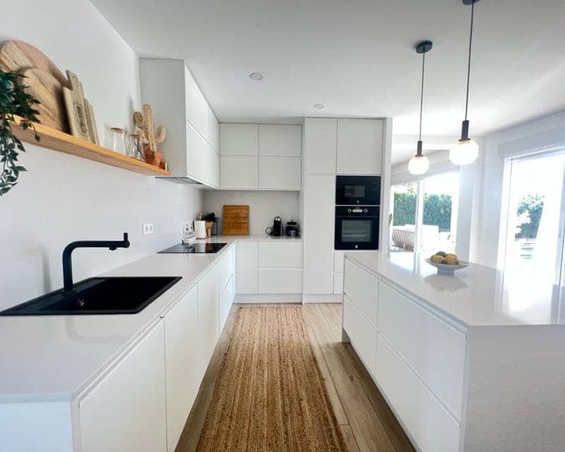 3 soveværelse Villa til leje i Torrevieja med swimmingpool garage - € 2.000 (Ref: 7587269)