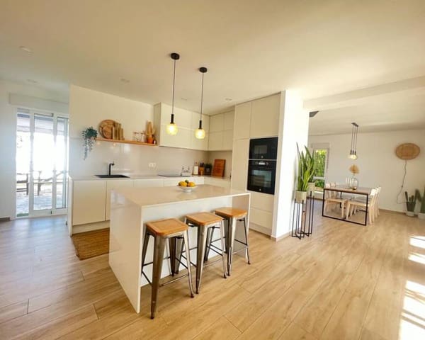 3 bedroom Villa for rent in El Chaparral - La Siesta - La Torreta, Torrevieja with pool garage - € 2,000 (Ref: 7587269)