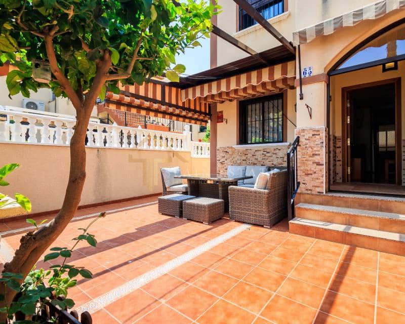 2 chambre Bungalow à vendre à Torrevieja avec piscine garage - 210 000 € (Ref: 7663873)