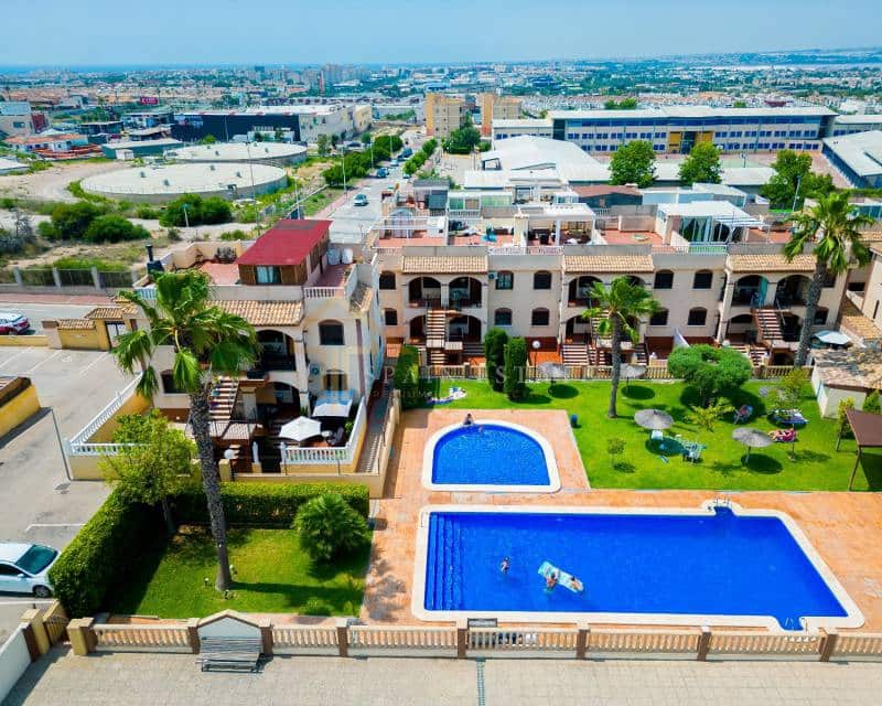 2 chambre Bungalow à vendre à Torrevieja avec piscine garage - 210 000 € (Ref: 7663873)