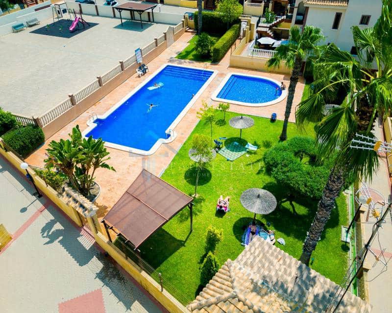 2 chambre Bungalow à vendre à Torrevieja avec piscine garage - 210 000 € (Ref: 7663873)