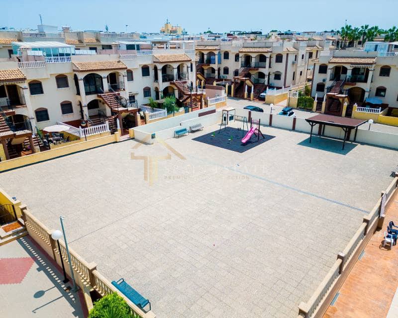 2 chambre Bungalow à vendre à Torrevieja avec piscine garage - 210 000 € (Ref: 7663873)