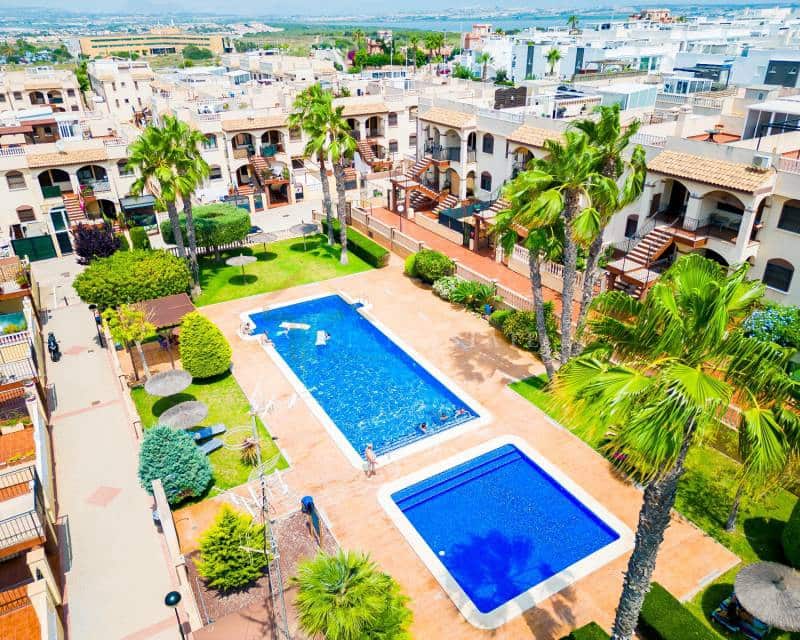 2 chambre Bungalow à vendre à Torrevieja avec piscine garage - 210 000 € (Ref: 7663873)