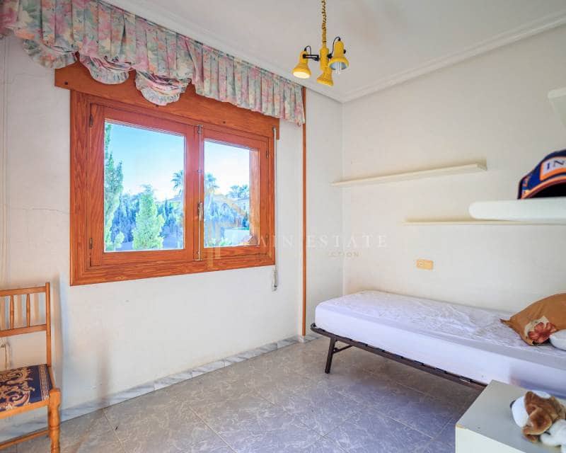 Chalet de 8 habitaciones en Los Balcones en venta con piscina - 550.000 € (Ref: 7826973)