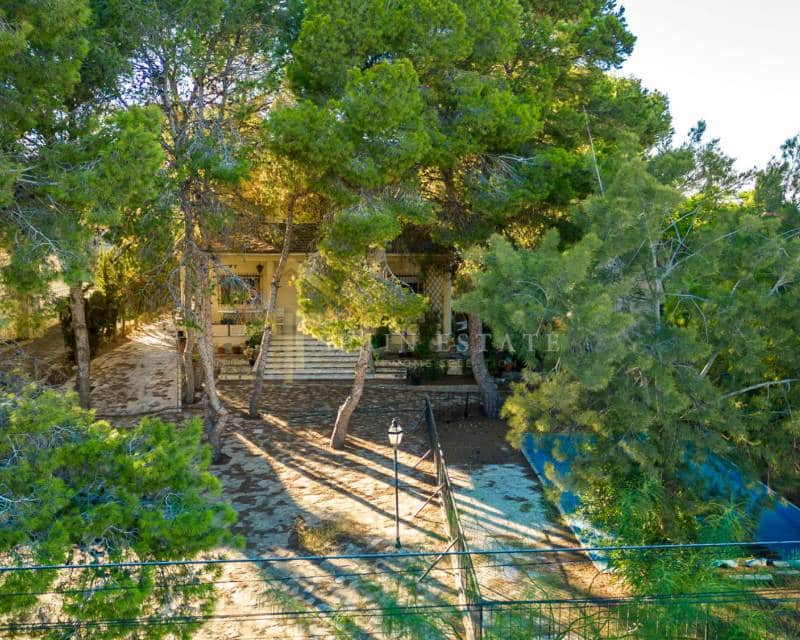 Chalet de 8 habitaciones en Los Balcones en venta con piscina - 550.000 € (Ref: 7826973)