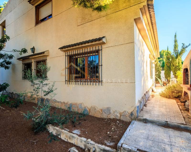 Chalet de 8 habitaciones en Los Balcones en venta con piscina - 550.000 € (Ref: 7826973)