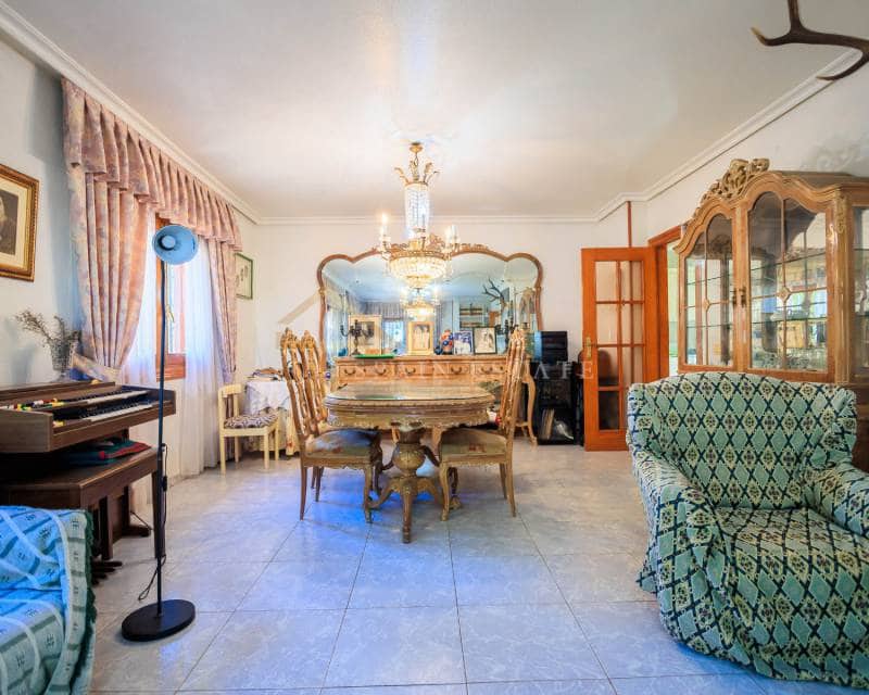 Chalet de 8 habitaciones en Los Balcones en venta con piscina - 550.000 € (Ref: 7826973)