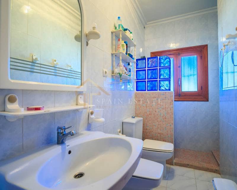 Chalet de 8 habitaciones en Los Balcones en venta con piscina - 550.000 € (Ref: 7826973)