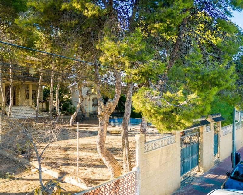 Chalet de 8 habitaciones en Los Balcones en venta con piscina - 550.000 € (Ref: 7826973)