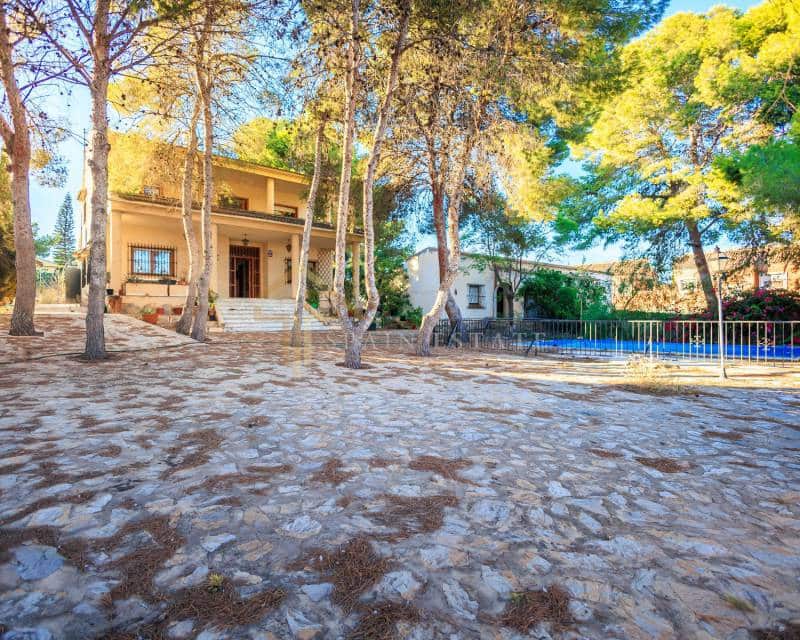 Chalet de 8 habitaciones en Los Balcones en venta con piscina - 550.000 € (Ref: 7826973)