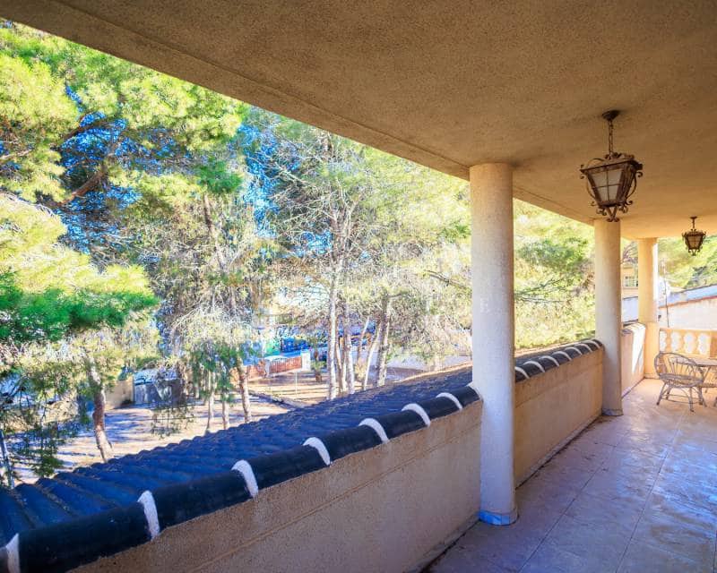 Chalet de 8 habitaciones en Los Balcones en venta con piscina - 550.000 € (Ref: 7826973)