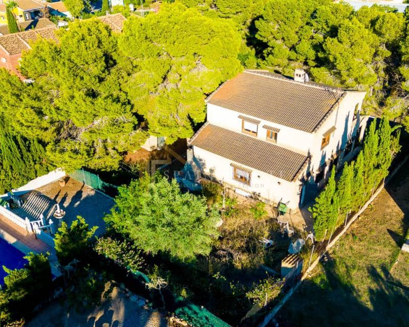 Chalet de 8 habitaciones en Los Balcones en venta con piscina - 550.000 € (Ref: 7826973)