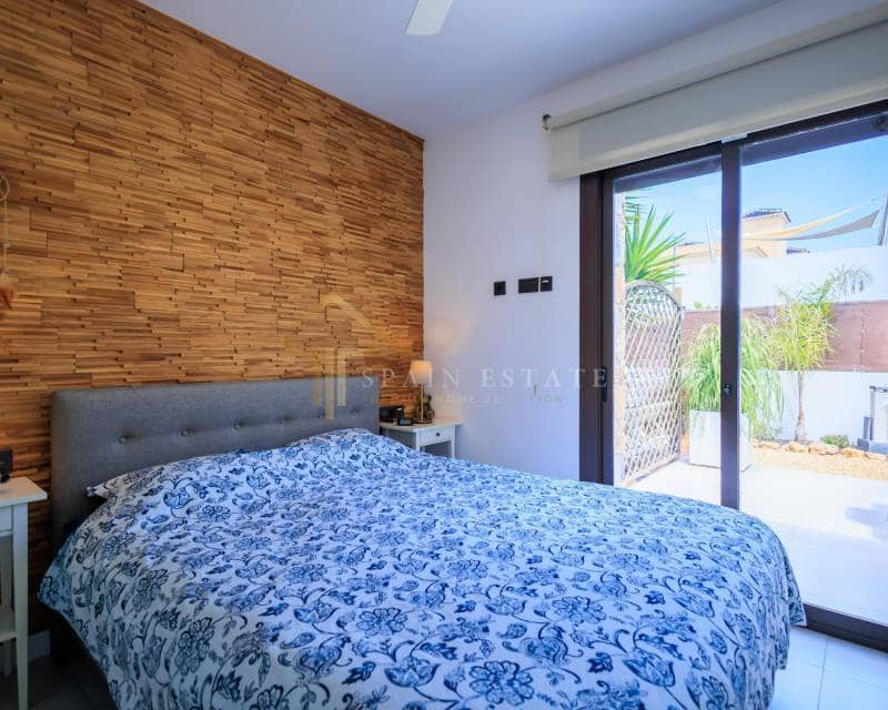 3 sypialnia Willa do wynajęcia w Orihuela Costa z basenem garażem - 2 400 € (Ref: 7839052)