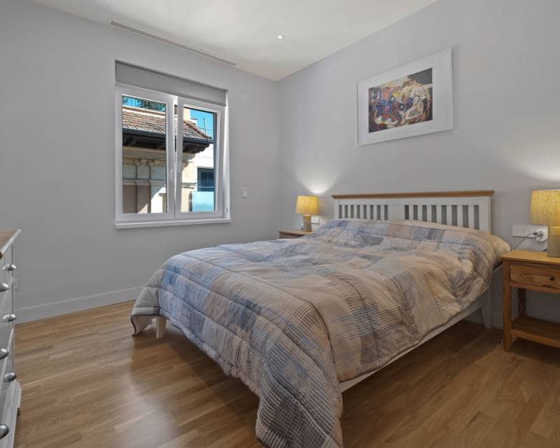 3 sovrum Lägenhet att hyra i Alicante stad - 2 300 € (Ref: 7987648)