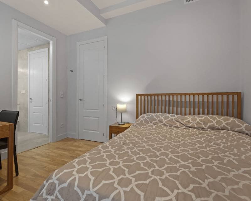 3 sovrum Lägenhet att hyra i Alicante stad - 2 300 € (Ref: 7987648)