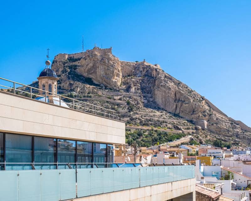 3 sovrum Lägenhet att hyra i Alicante stad - 2 300 € (Ref: 7987648)