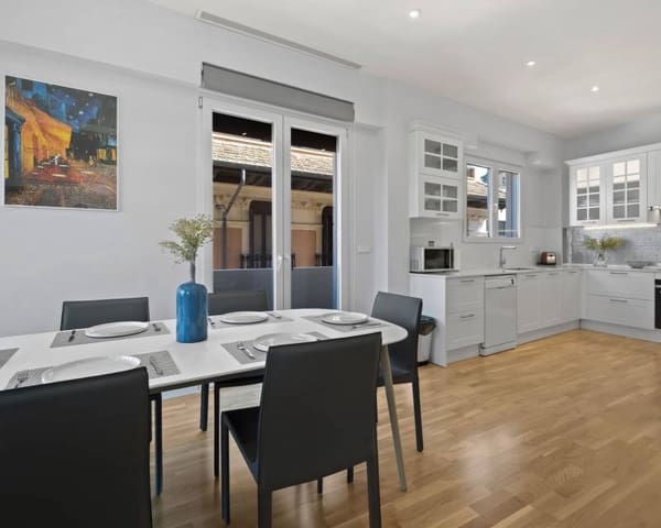 3 soveværelse Lejlighed til leje i Casco Antiguo - Sant Cruz - Ayuntamiento, Alicante by - € 2.300 (Ref: 7987648)