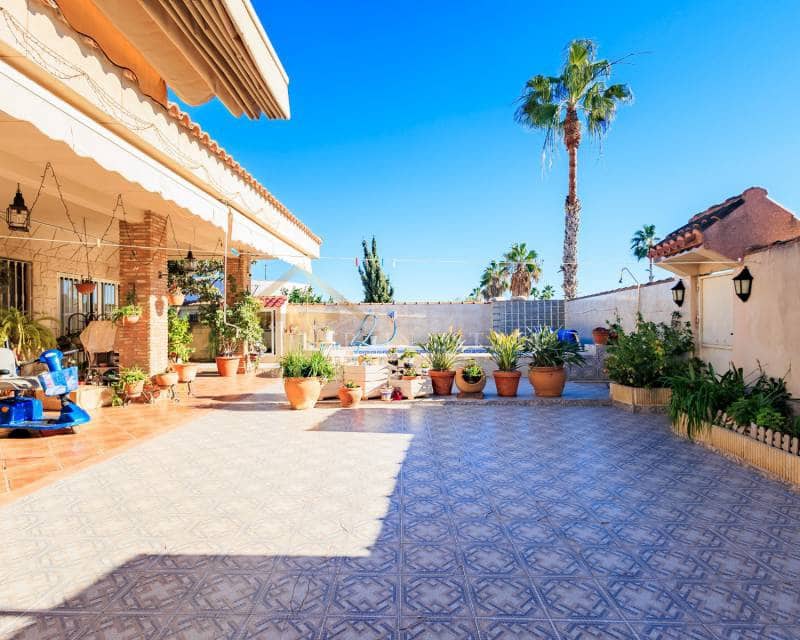 3 bedroom Villa for sale in Orihuela Costa with pool garage - € 550,000 (Ref: 8002641)