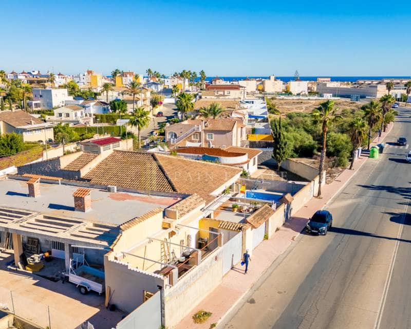 3 bedroom Villa for sale in Orihuela Costa with pool garage - € 550,000 (Ref: 8002641)