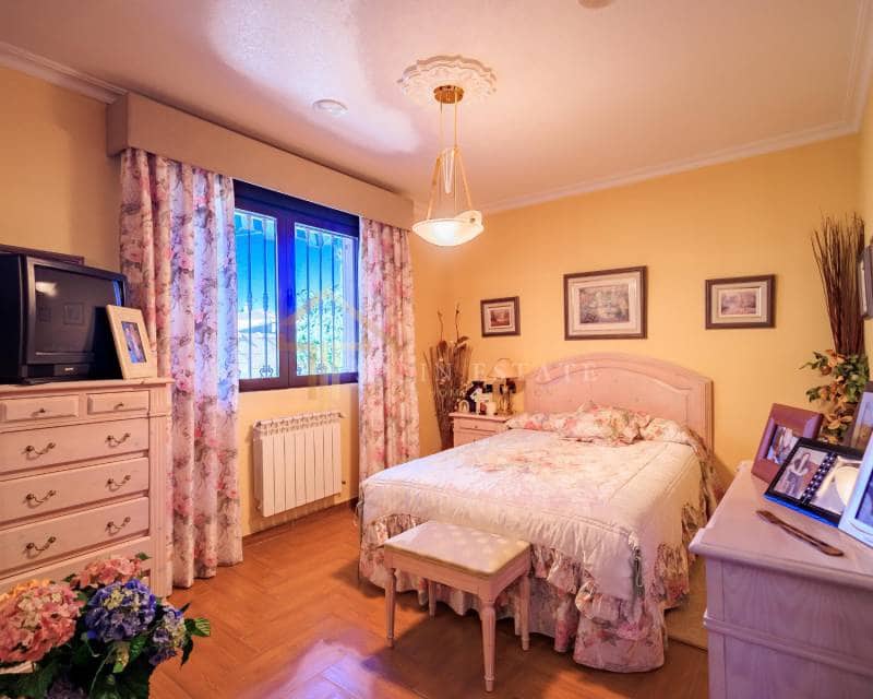 3 bedroom Villa for sale in Orihuela Costa with pool garage - € 550,000 (Ref: 8002641)