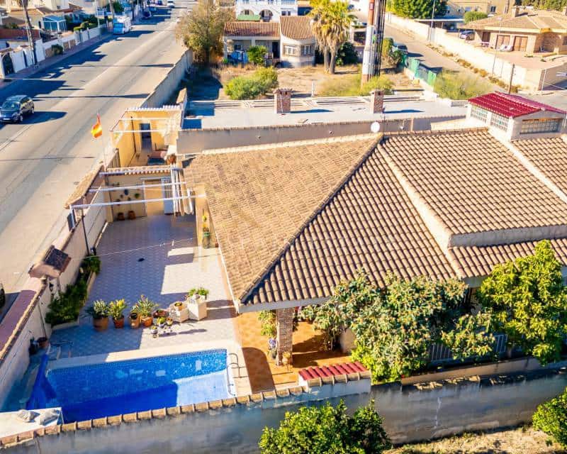 3 bedroom Villa for sale in Orihuela Costa with pool garage - € 550,000 (Ref: 8002641)