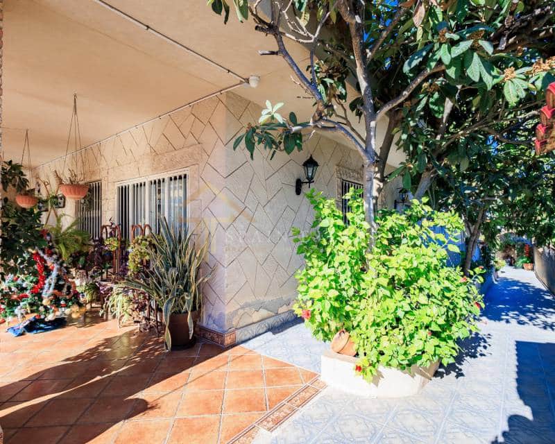 3 bedroom Villa for sale in Orihuela Costa with pool garage - € 550,000 (Ref: 8002641)