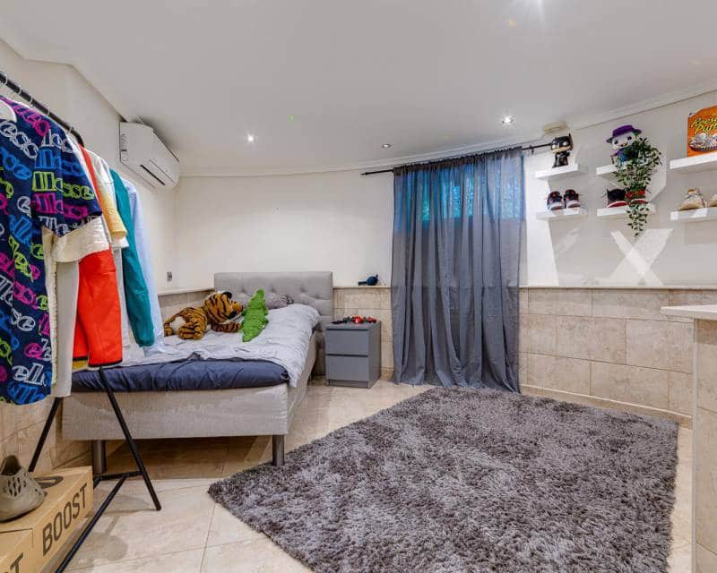 4 bedroom Villa for rent in Villamartin with pool garage - € 2,850 (Ref: 8119629)