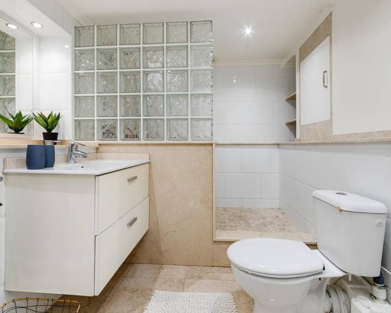 4 bedroom Villa for rent in Villamartin with pool garage - € 2,850 (Ref: 8119629)