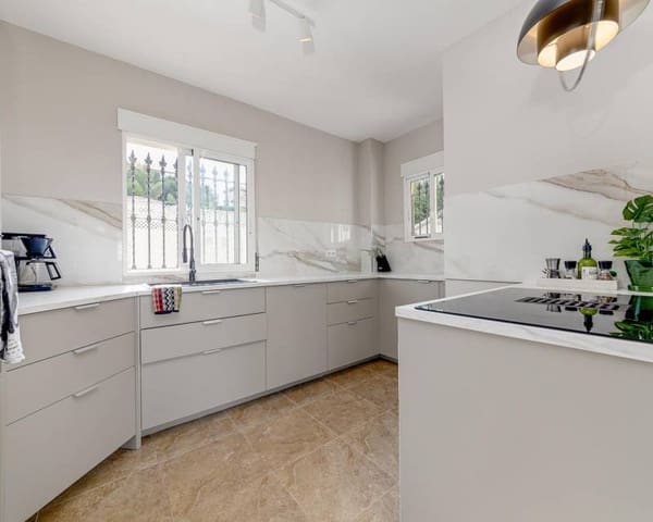 4 bedroom Villa for rent in Villamartin, Orihuela with pool garage - € 2,850 (Ref: 8119629)