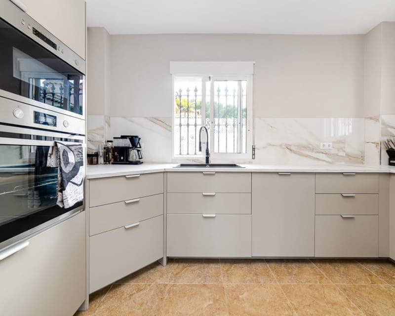 4 bedroom Villa for rent in Villamartin with pool garage - € 2,850 (Ref: 8119629)